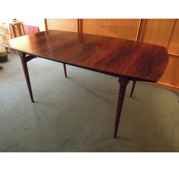 Grande table scandinave en palissandre