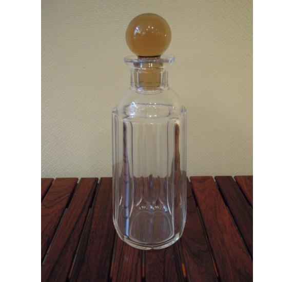 Whiskey decanter in cut glass with a yellow cap