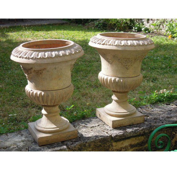 Pair of terracotta Medici vases, 19th century