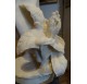 Grande sculpture en marbre blanc d'Ezio Ceccarelli, jeune fille à la lettre