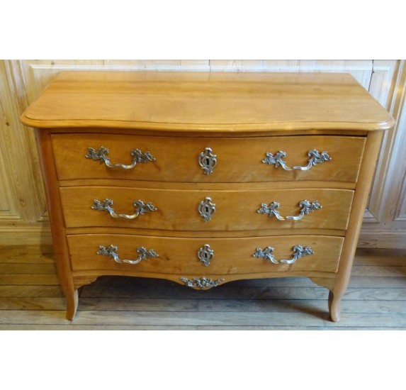 Louis XV era chest of drawers in lemon tree