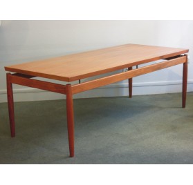 Table basse en teck de Grete Jalk Pour France & Son