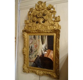 18th century carved and gilded wooden pediment mirror