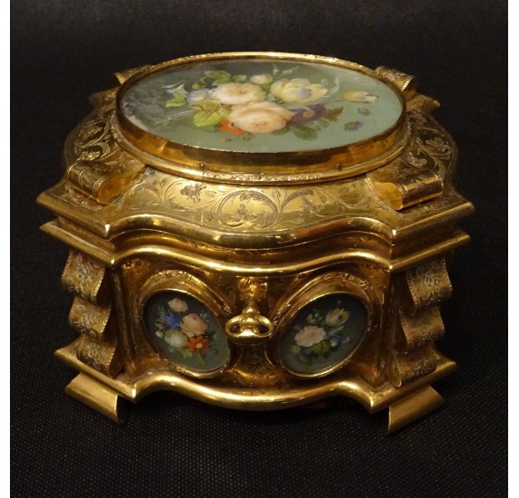 Jewelry box signed Tahan with flower miniatures