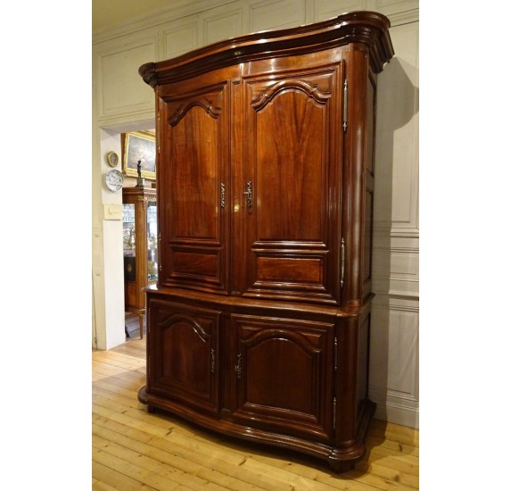 Curved two part buffet, in solid mahogany from 18th century