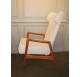 Fauteuil scandinave en hêtre à haut dossier type "wingback"