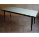 Table Tolix de réfectoire, plateau Formica, X. Pauchard