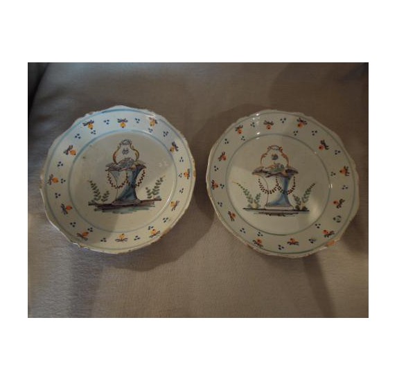 Pair of wedding plates Auxerre 18th c.