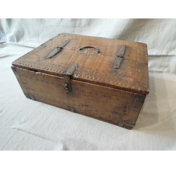 Savoyard or Auvergnat walnut coffer, folk art, 19th c.